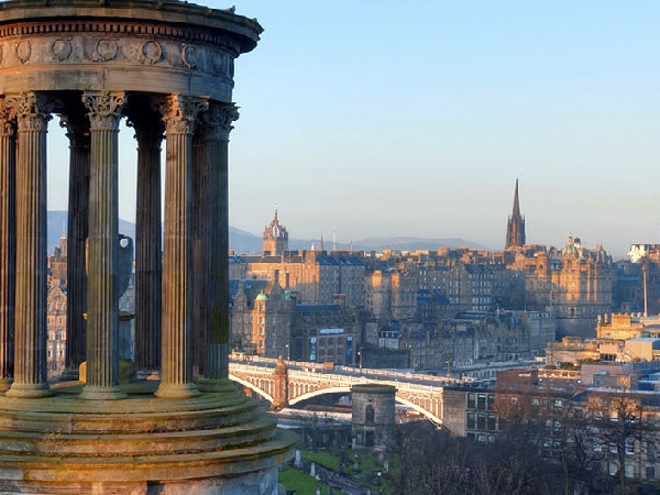 Cheap Flights from Hamilton to Edinburgh