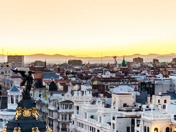 Cheap Flights from Cancún International Airport to Madrid