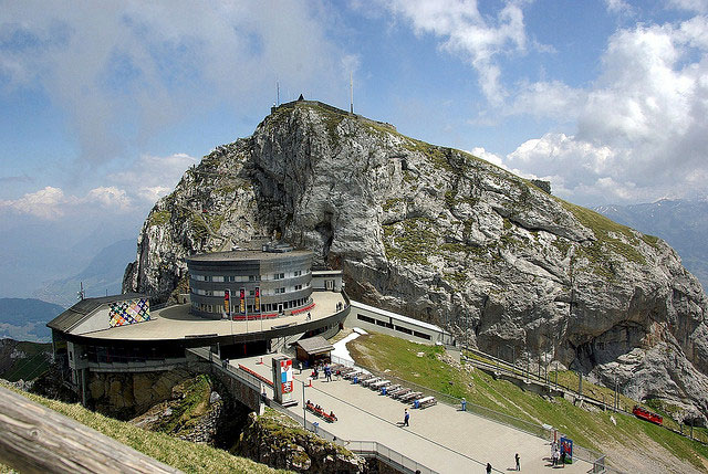 قطار الصعود إلى بيلاتوس في سويسرا. Top-of-Mt-Pilatus-Lucerne-Switzerland