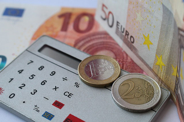 Calculate refunds based on VAT rates