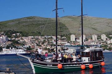 Game of Thrones Walking Tour of Dubrovnik Split to Dubrovnik by car route. How to get from Split to Dubrovnik is one of the most frequent questions travelers ask me. Your trip to Croatia will not be complete without visiting both cities, as both Split and Dubrovnik are Croatia’s classic destinations.