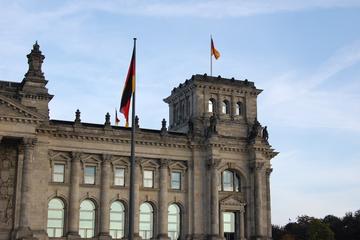 Viator berlin tours There are rail passes for 2 countries, Select passes for 3 or 4 countries and Global passes for 28 countries over all Europe. In accordance with your itinerary, age, trip duration and number of people traveling (together or not) you will find the best option for your European rail trip.